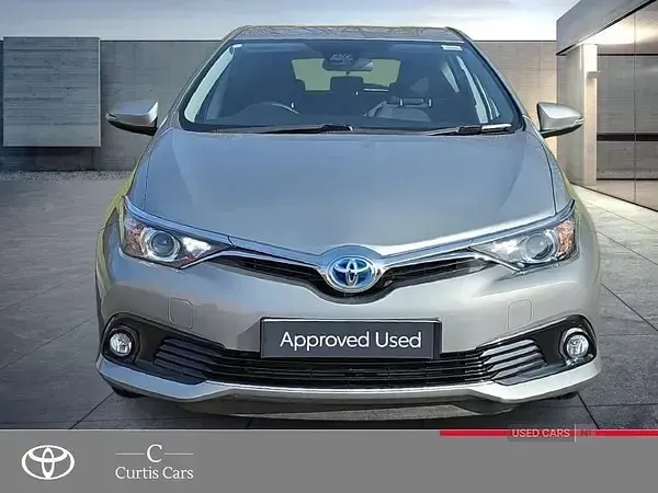 Używany Toyota Auris Hybrid 2018 Szary Hatchback