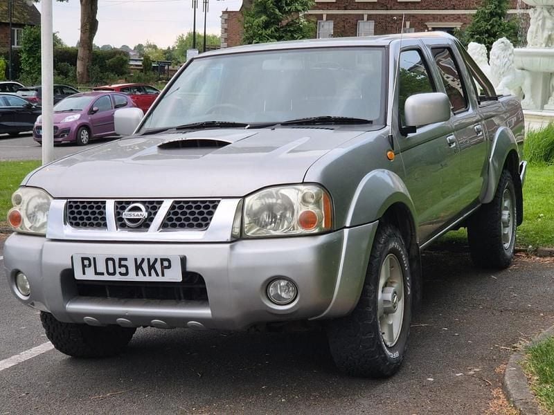 Used Nissan Navara 174 HP (127 kW) 2005 Silver Pickup