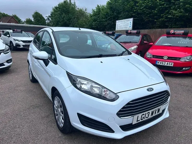 Used Ford Fiesta Style 2013 White Hatchback