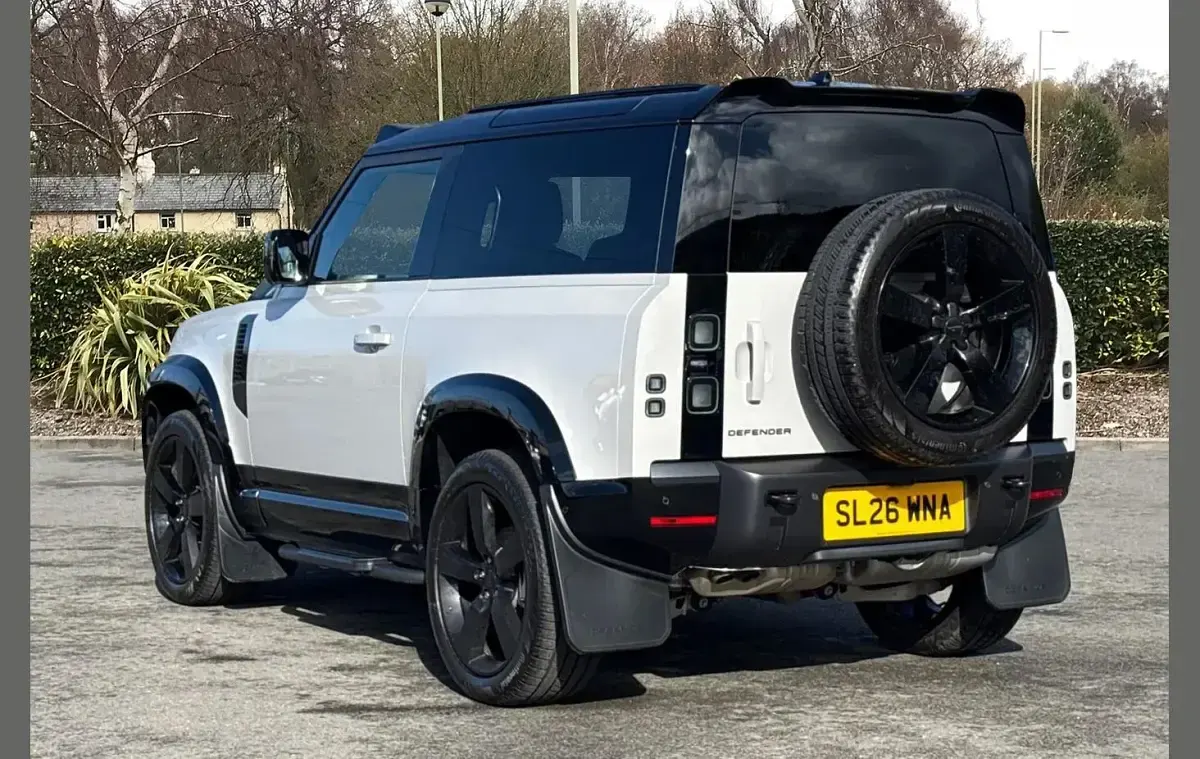 Used Land Rover Defender SE Dynamic 245 HP (180 kW) 2026 Grey SUV