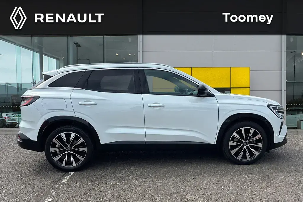 Used Renault Austral Techno 197 HP (144 kW) 2023 White SUV