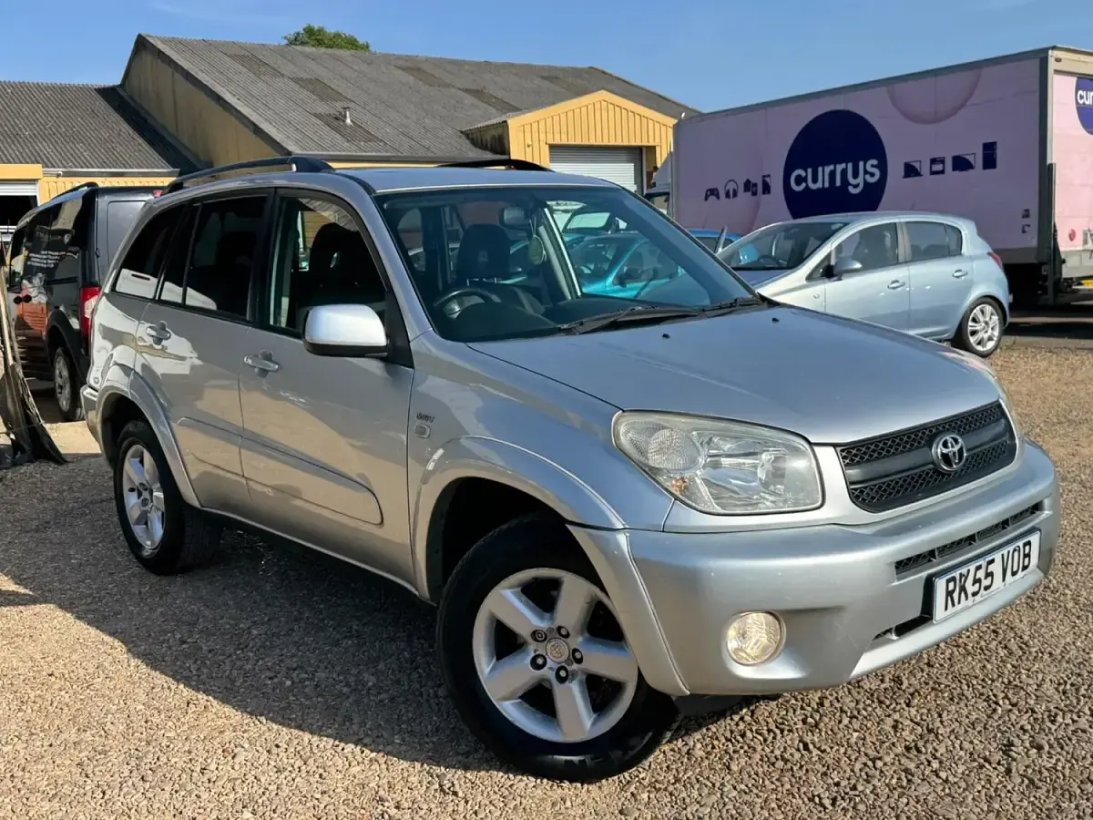 Used Toyota RAV4 147 HP (108 kW) 2005 Silver SUV