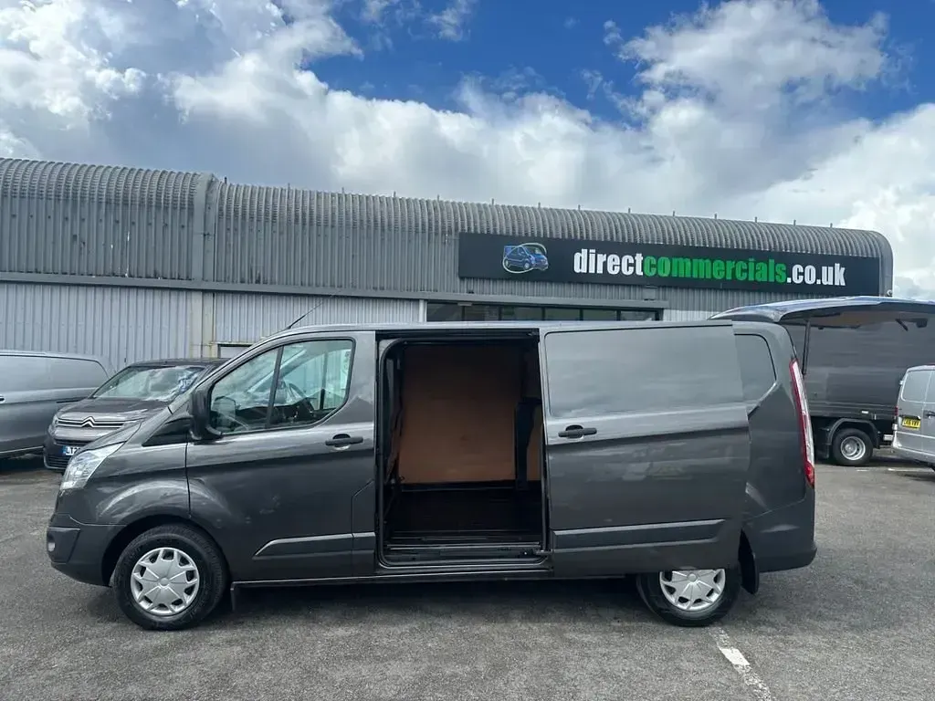 Usado Ford Transit Custom Trend 125 CV (91 kW) 2015 Gris Van