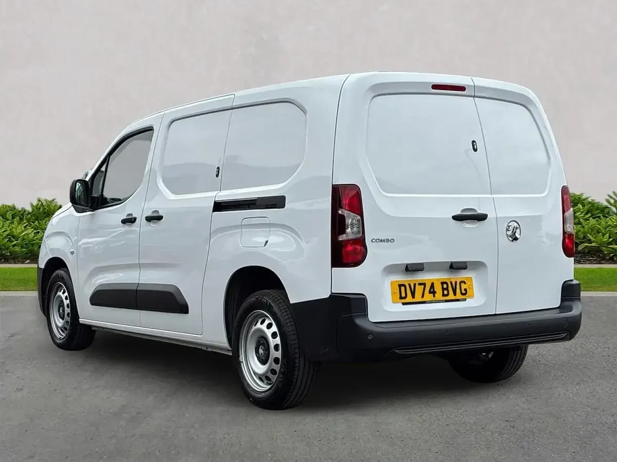 Used Vauxhall Combo S 2024 White MPV