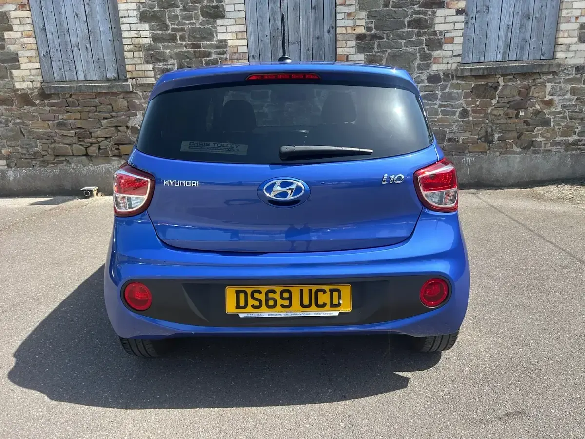 Used Hyundai i10 100 HP (73 kW) 2019 Blue Hatchback