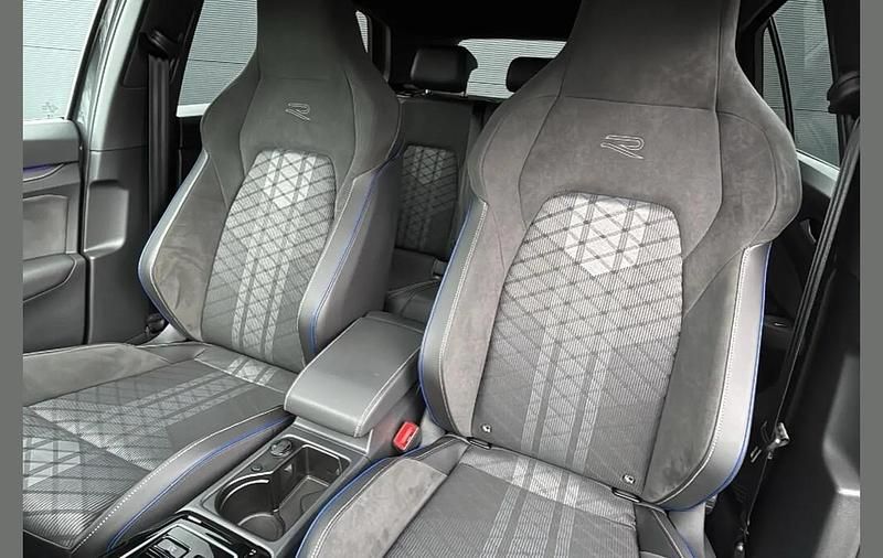 Used VW Golf VIII R-line 147 HP (108 kW) 2025 Grey Hatchback