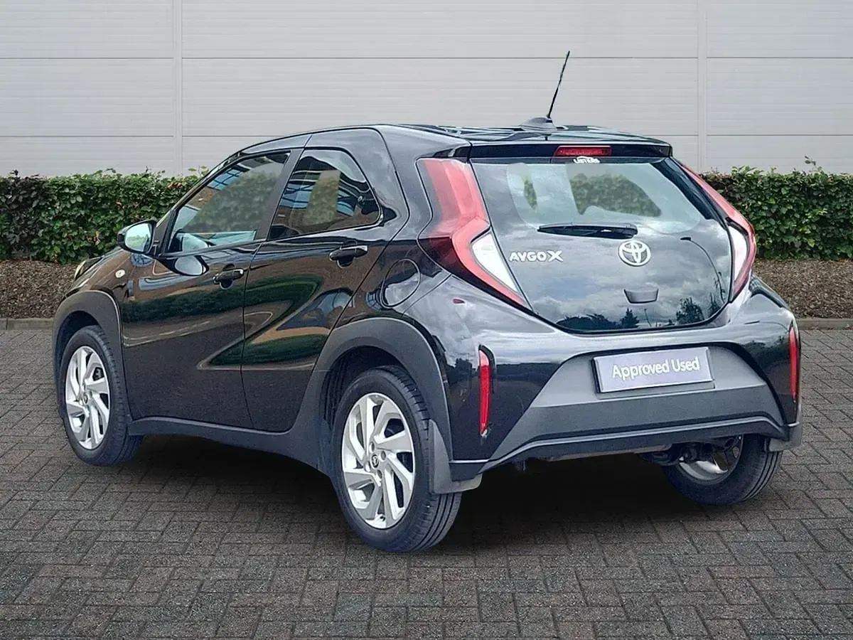 Used Toyota Aygo X PURE 72 HP (52 kW) 2024 Black SUV