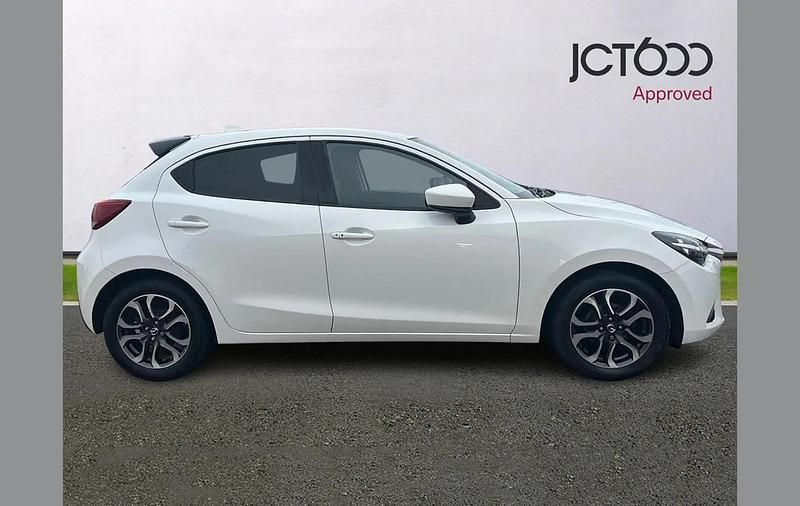 Used Mazda 2 Inclusive 88 HP (64 kW) 2018 White Hatchback