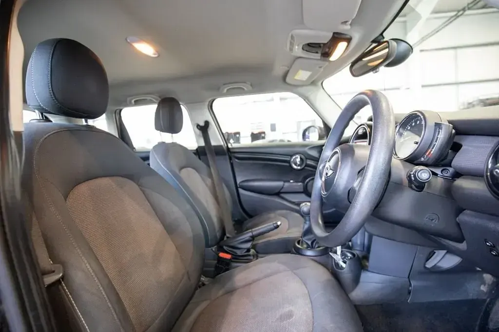 Usado Mini Cooper Hatch 136 HP (100 kW) 2017 Preto Citadino
