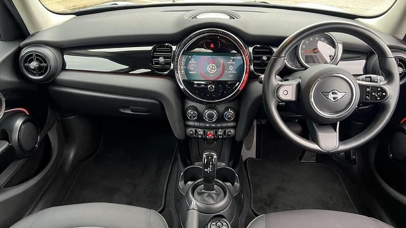 Used Mini Cooper Classic 134 HP (98 kW) 2022 Silver Hatchback