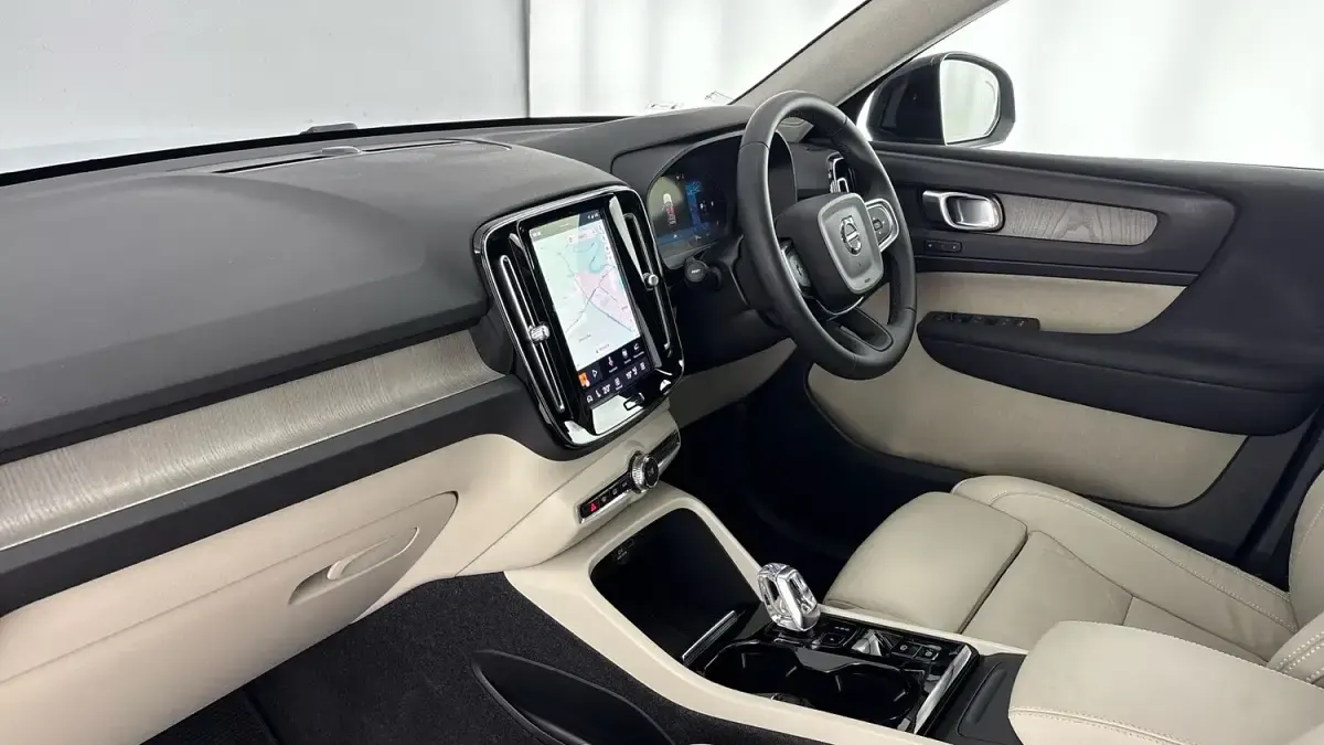 Used Volvo XC40 Plus 190 HP (139 kW) 2022 Blue SUV