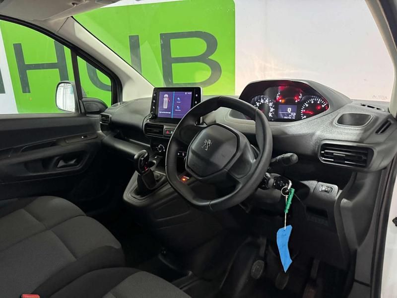 Used Peugeot Partner 2019 White MPV