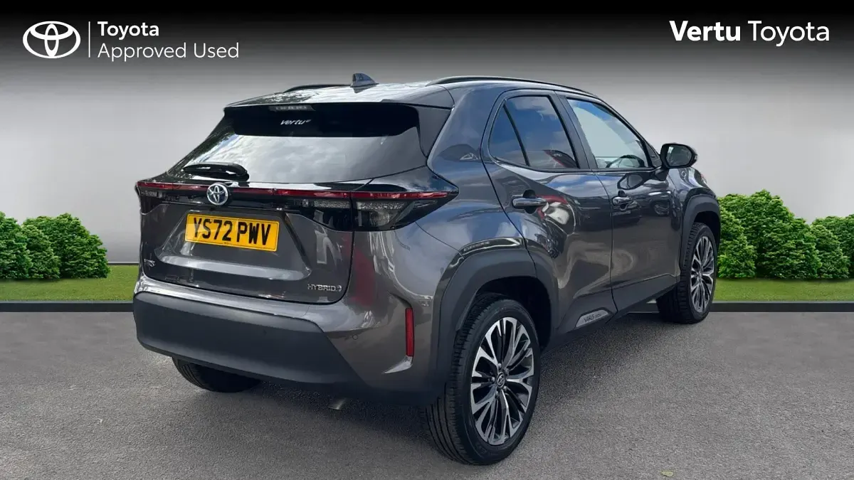 Used Toyota Yaris Hybrid 116 HP (85 kW) 2022 Decuma grey (metallic paint) Estate