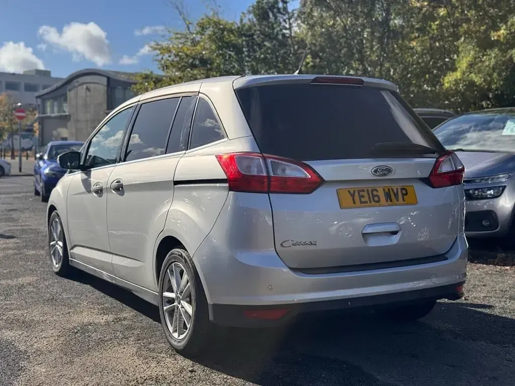 Begagnad Ford Grand C-Max Zetec 120 HK (88 kW) 2016 Silver Minibuss