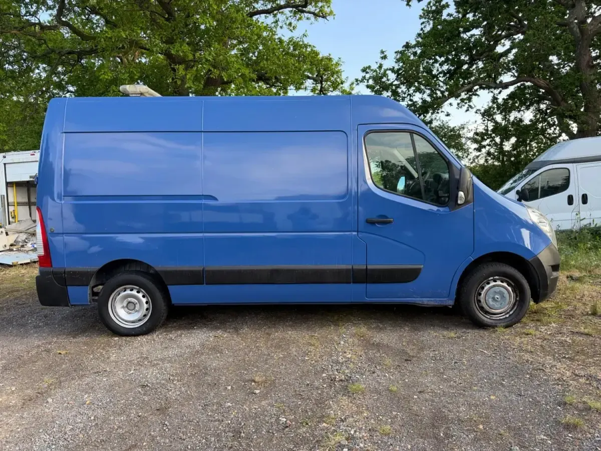 Begagnad Renault Master 2011 Blå Van