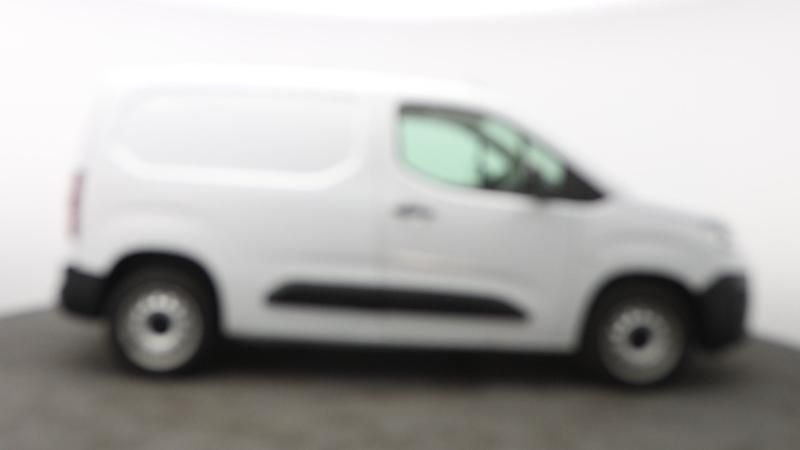 Begagnad Citroën Berlingo PureTech 110 HK (80 kW) 2023 Vit Minibuss