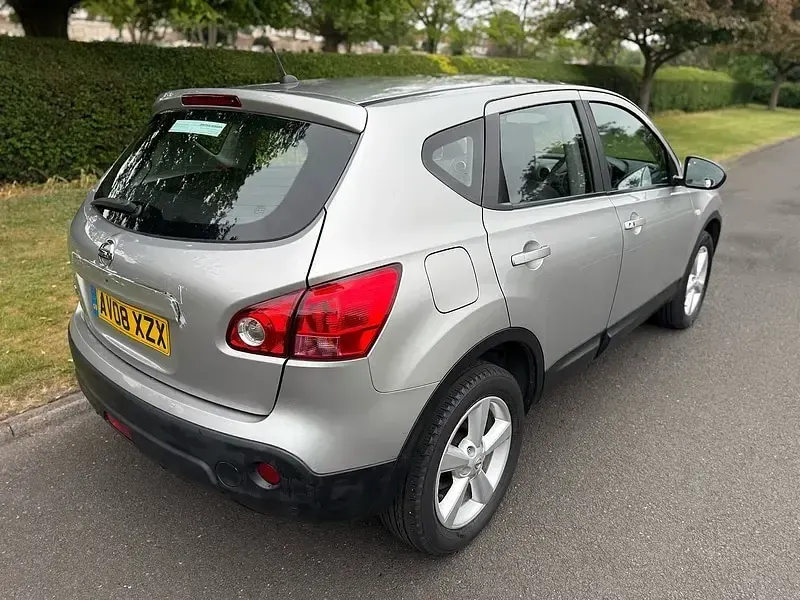 Używany Nissan Qashqai Tekna 141 KM (103 kW) 2008 Srebrny SUV