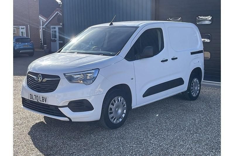 Used Vauxhall Combo Sportive 100 HP (73 kW) 2020 White MPV