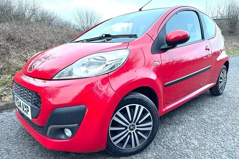 Used Peugeot 107 Active 68 HP (50 kW) 2014 Red Hatchback
