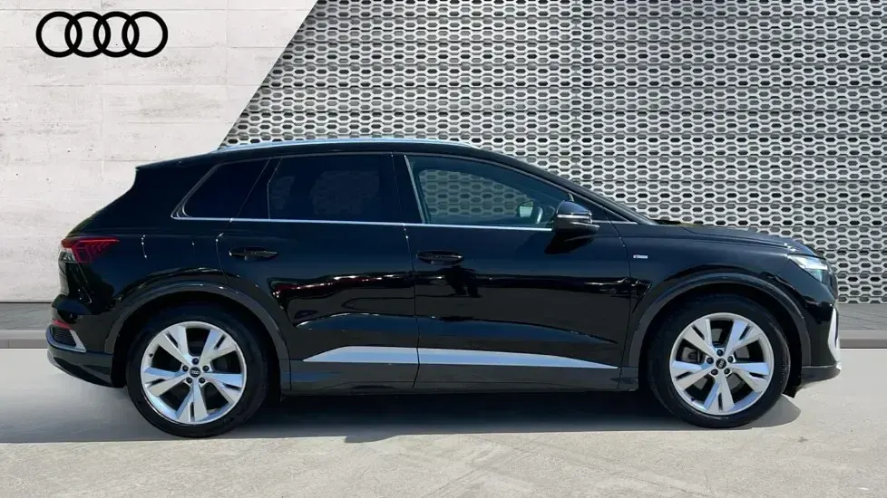 Second-hand Audi Q4 e-tron S-Line 150 kW (204 CP) 2023 Negru SUV