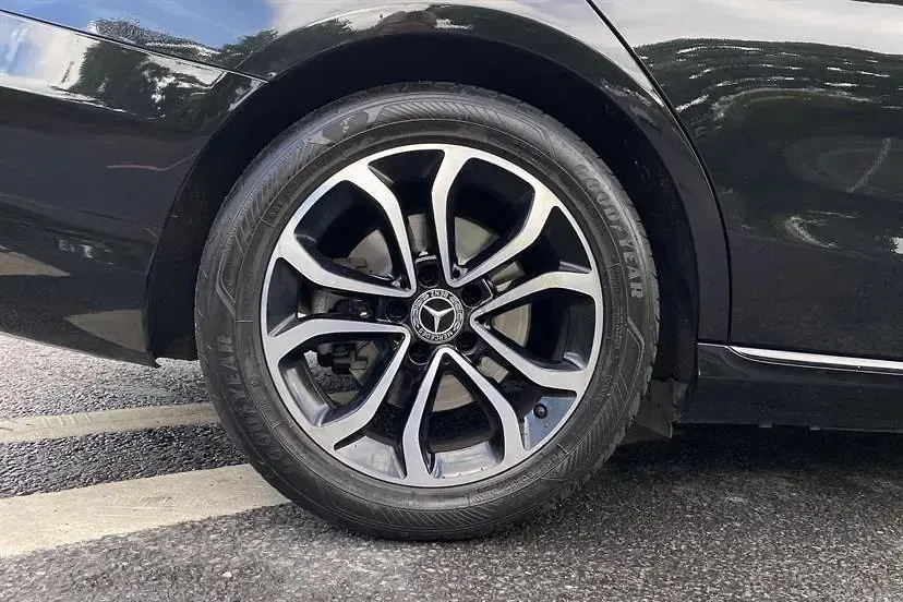 Used Mercedes C200 136 HP (100 kW) 2018 Black Sedan