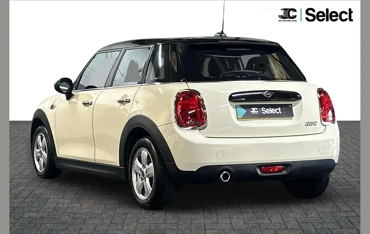 Used Mini Cooper Classic 134 HP (98 kW) 2019 White Hatchback