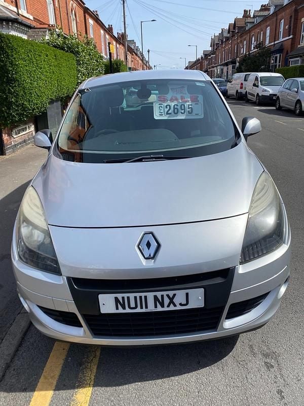 Used Renault Scénic III Dynamique 2011 Silver MPV