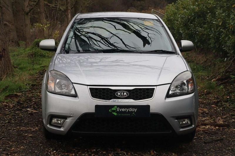 Used Kia Rio 109 HP (80 kW) 2011 Silver Hatchback