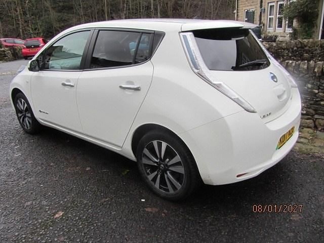 Used Nissan Leaf Tekna 80 kW (109 HP) 2017 White Hatchback