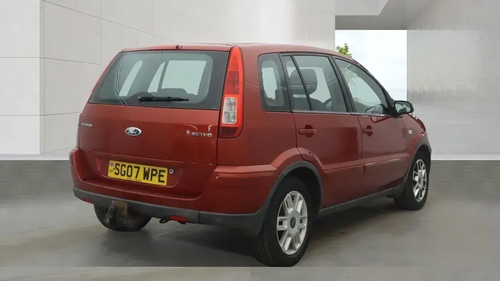 Used Ford Fusion Zetec 80 HP (58 kW) 2007 Orange Hatchback