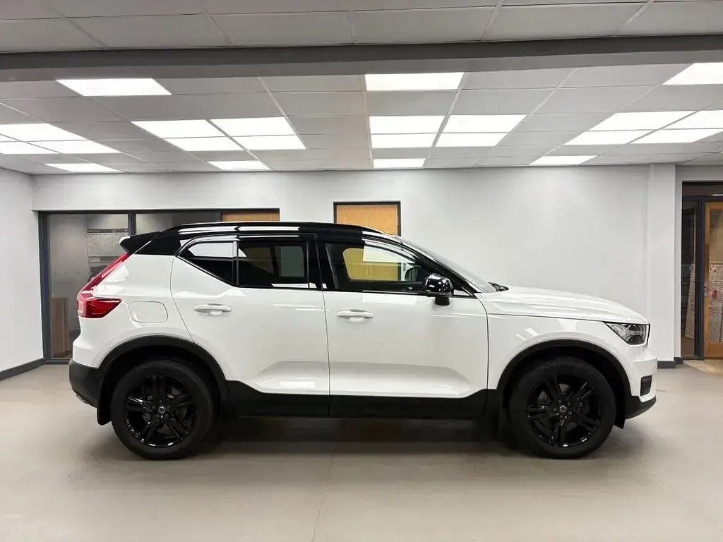 Used Volvo XC40 R-Design 2019 White SUV