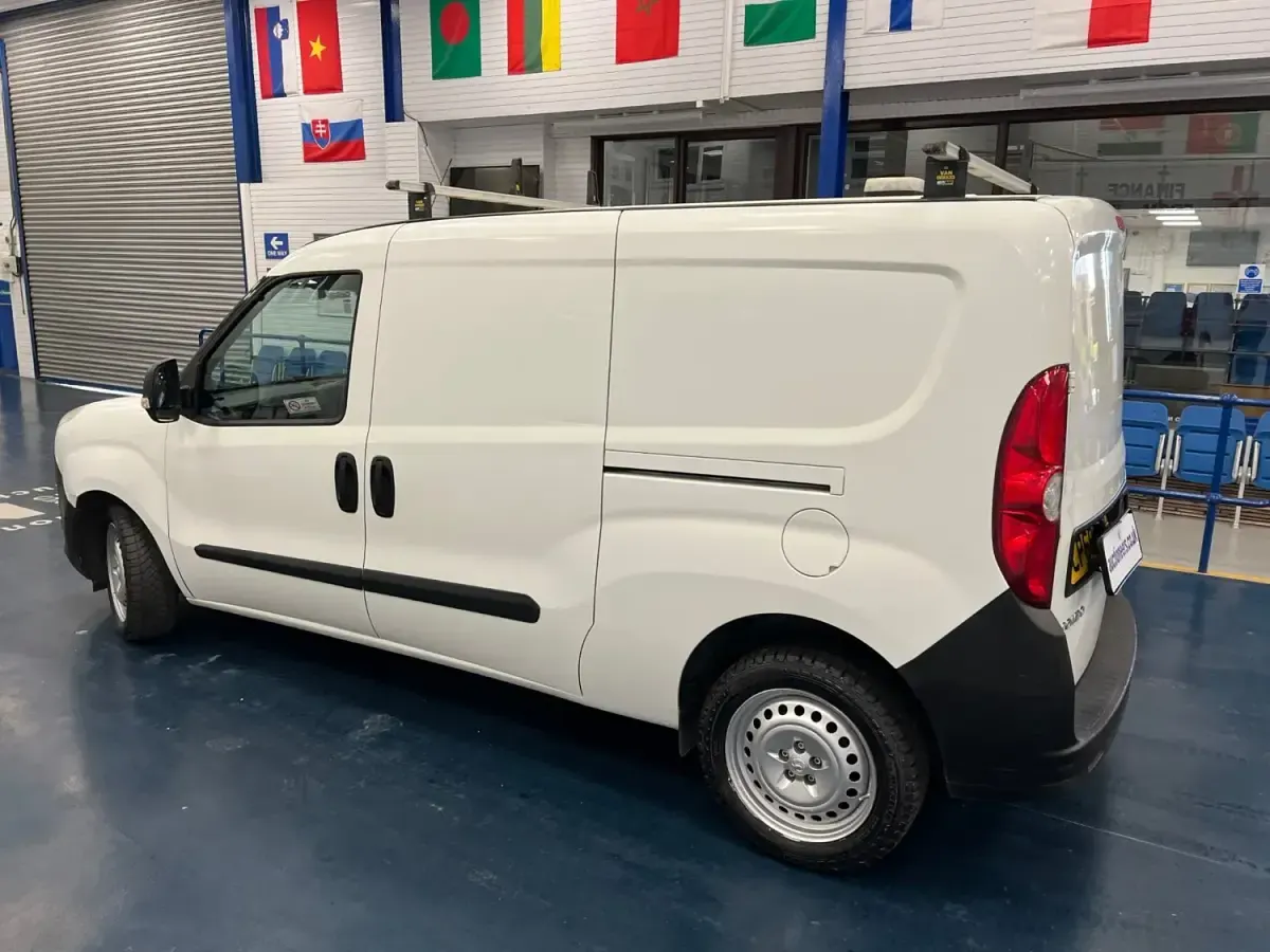 Używany Vauxhall Combo 95 KM (69 kW) 2016 Biały Minivan