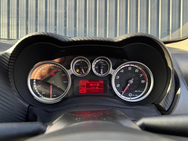 Used Alfa Romeo MiTo Distinctive 105 HP (77 kW) 2012 Black Hatchback