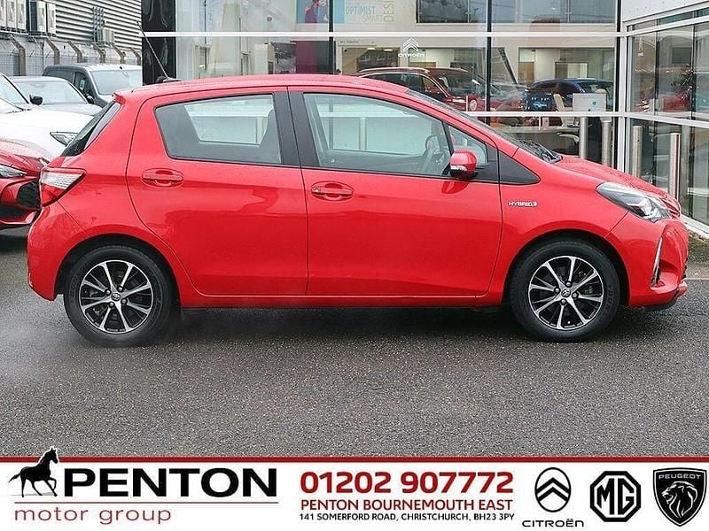 Used Toyota Yaris Hybrid 2019 Red Hatchback