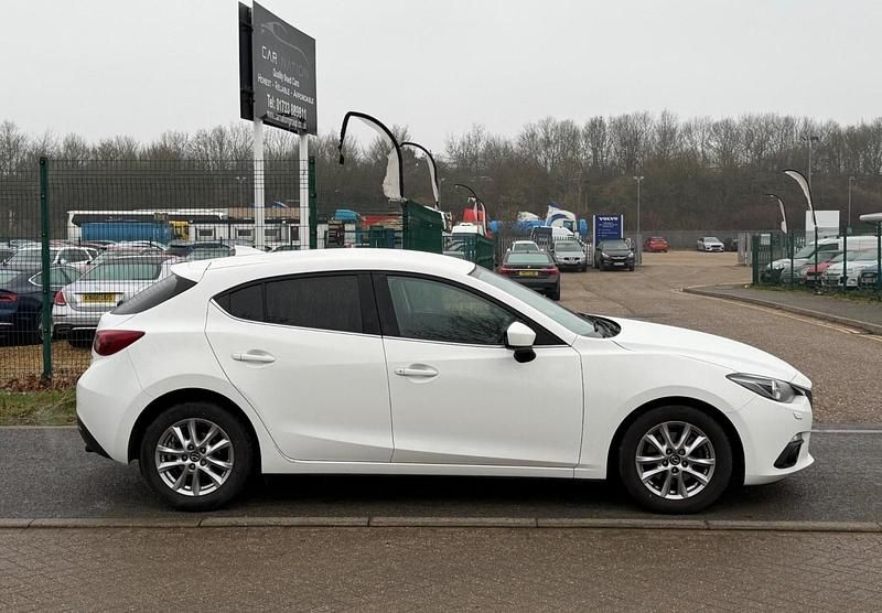 Used Mazda 3 2016 White Hatchback
