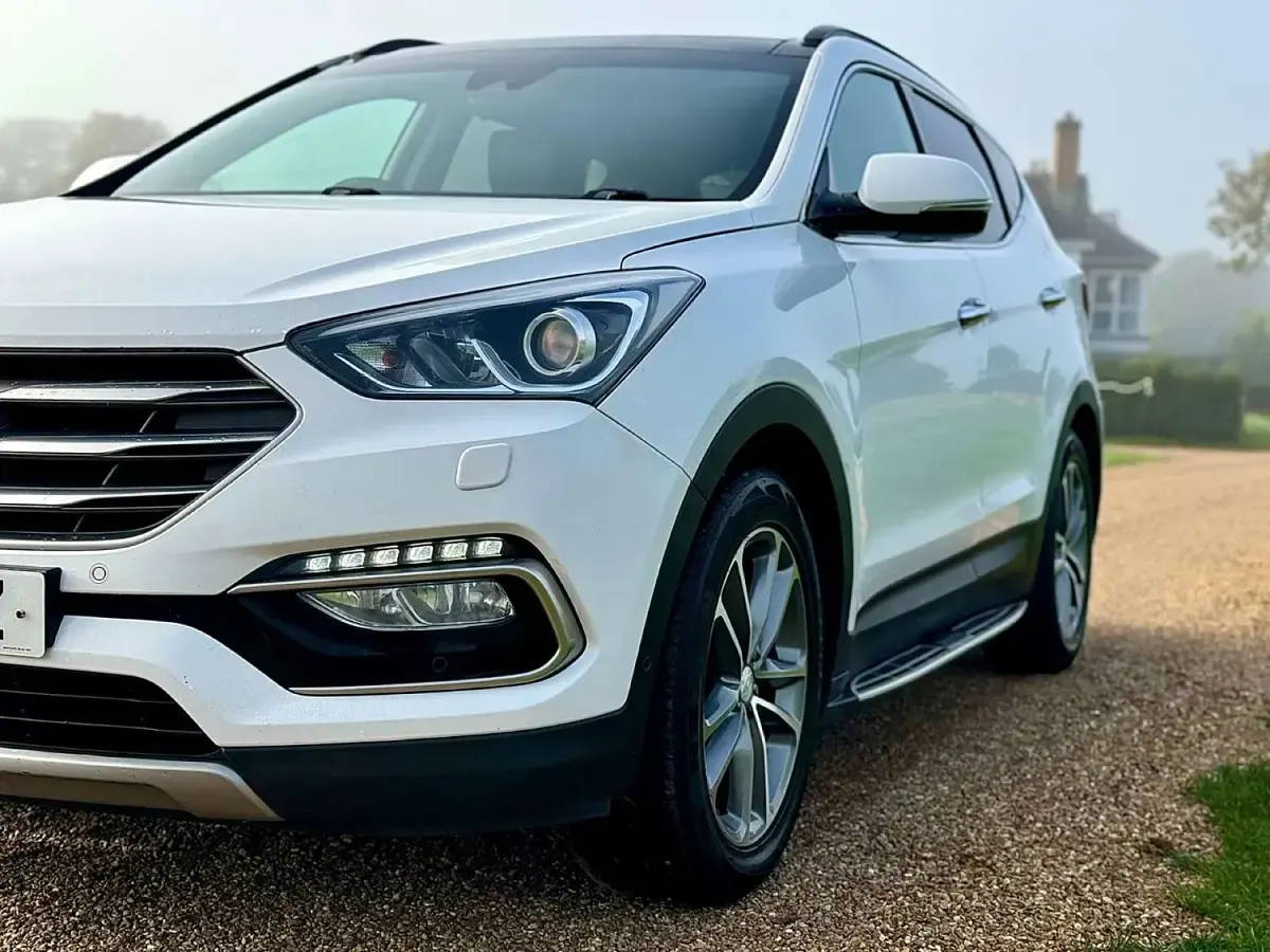 Used Hyundai Santa Fe Premium SE 200 HP (147 kW) 2016 White SUV