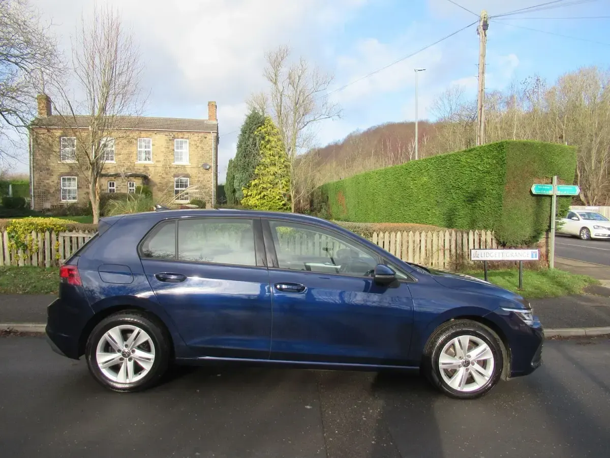 Used VW Golf VII Life 110 HP (80 kW) 2020 Blue Hatchback