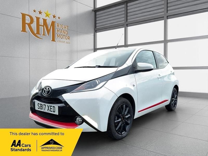 Used Toyota Aygo x-press 2017 White Hatchback