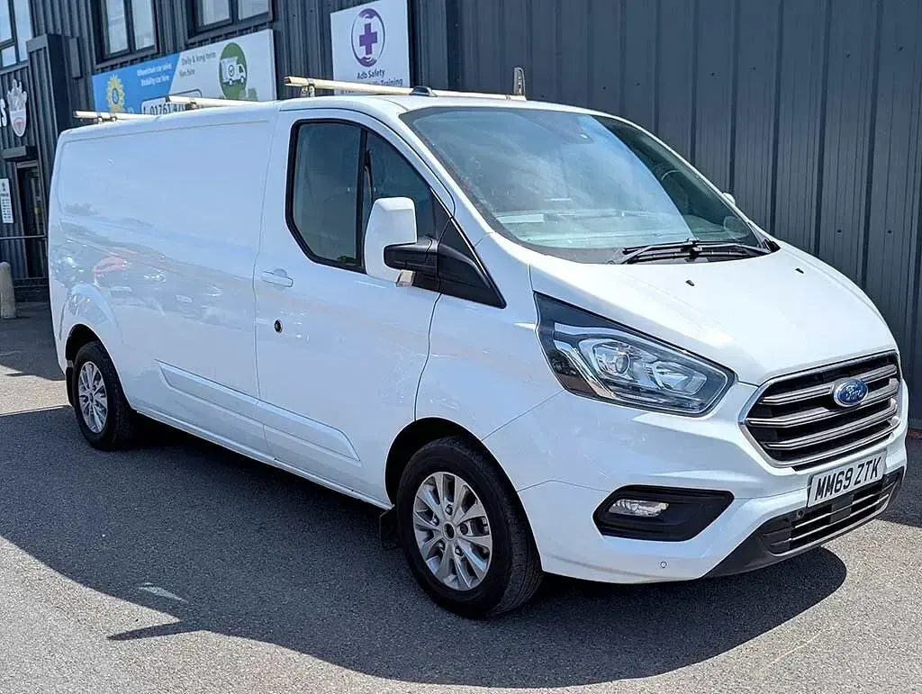 Used Ford Transit Custom Limited 130 HP (95 kW) 2019 White Van
