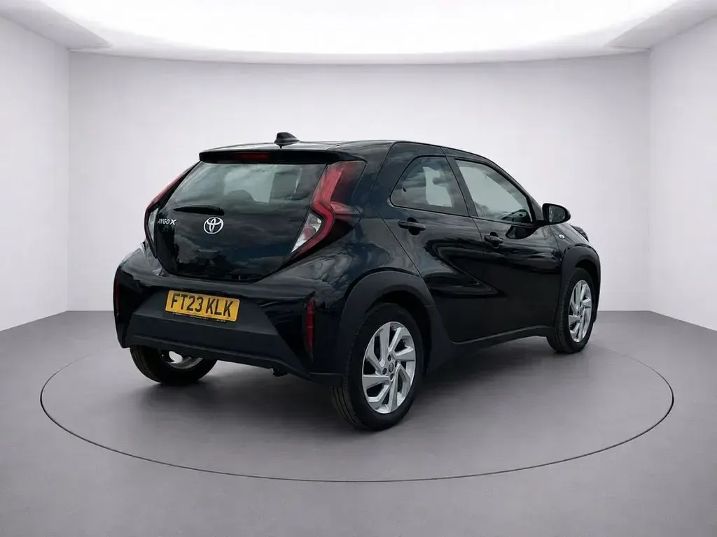 Used Toyota Aygo X PURE 72 HP (52 kW) 2023 Black SUV