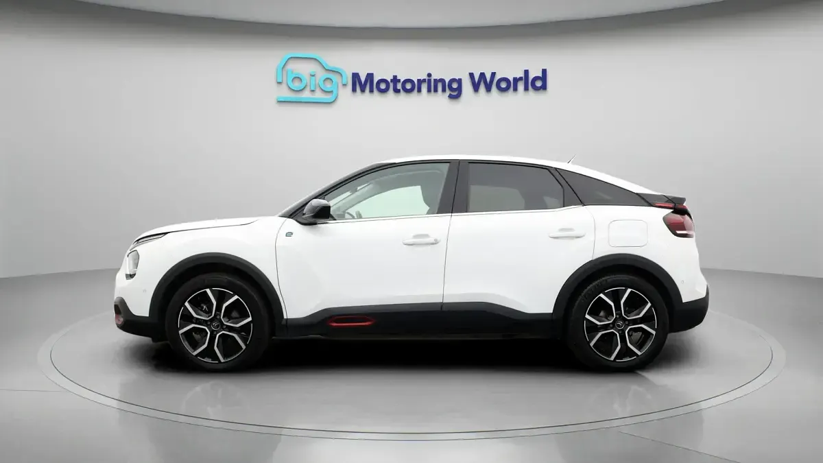 Używany Citroën e-C4 Shine 100 kW (136 KM) 2022 Biały Hatchback