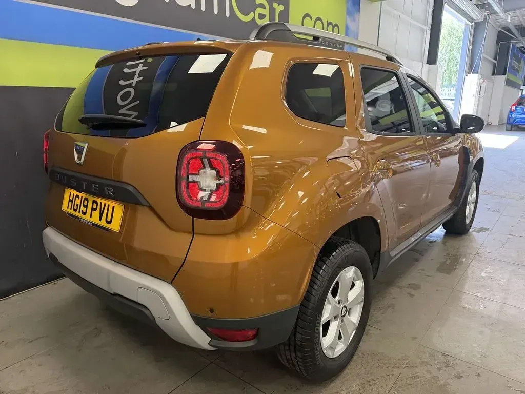 Used Dacia Duster Comfort 130 HP (95 kW) 2019 Orange SUV