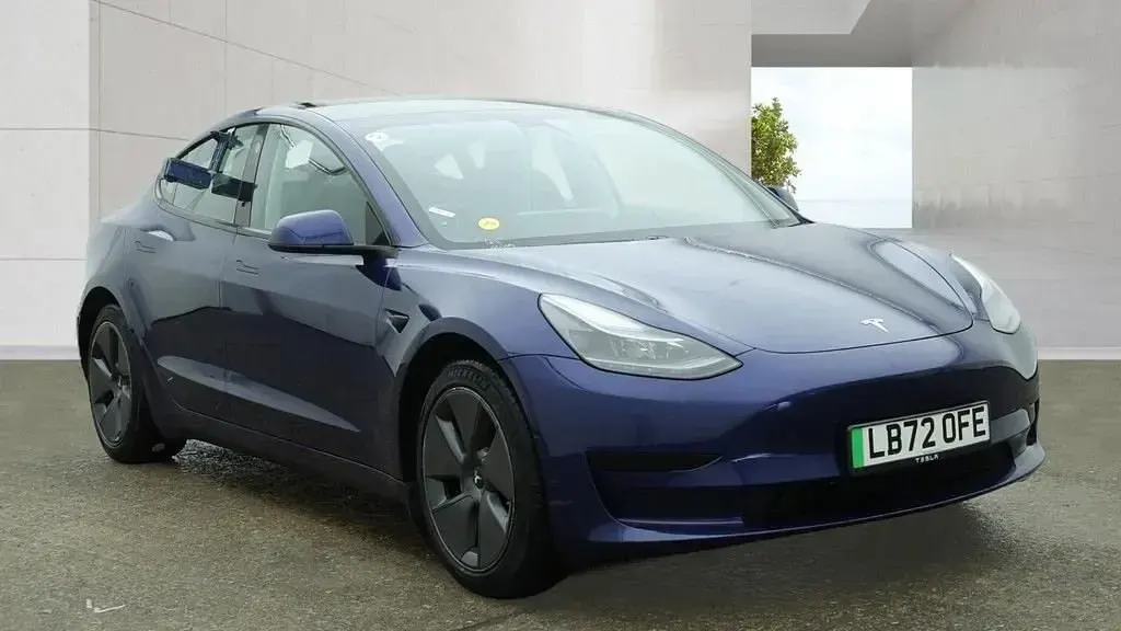 Używany Tesla Model 3 RWD 180 kW (245 KM) 2022 Sedan/Limuzyna