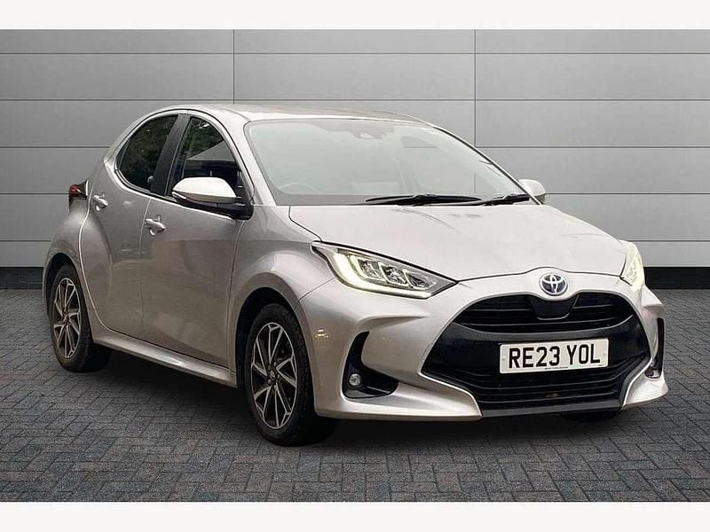 Silver Used 2023 Toyota Yaris Hybrid Design Hatchback | £17,650 (Fair price) - Image 1/3