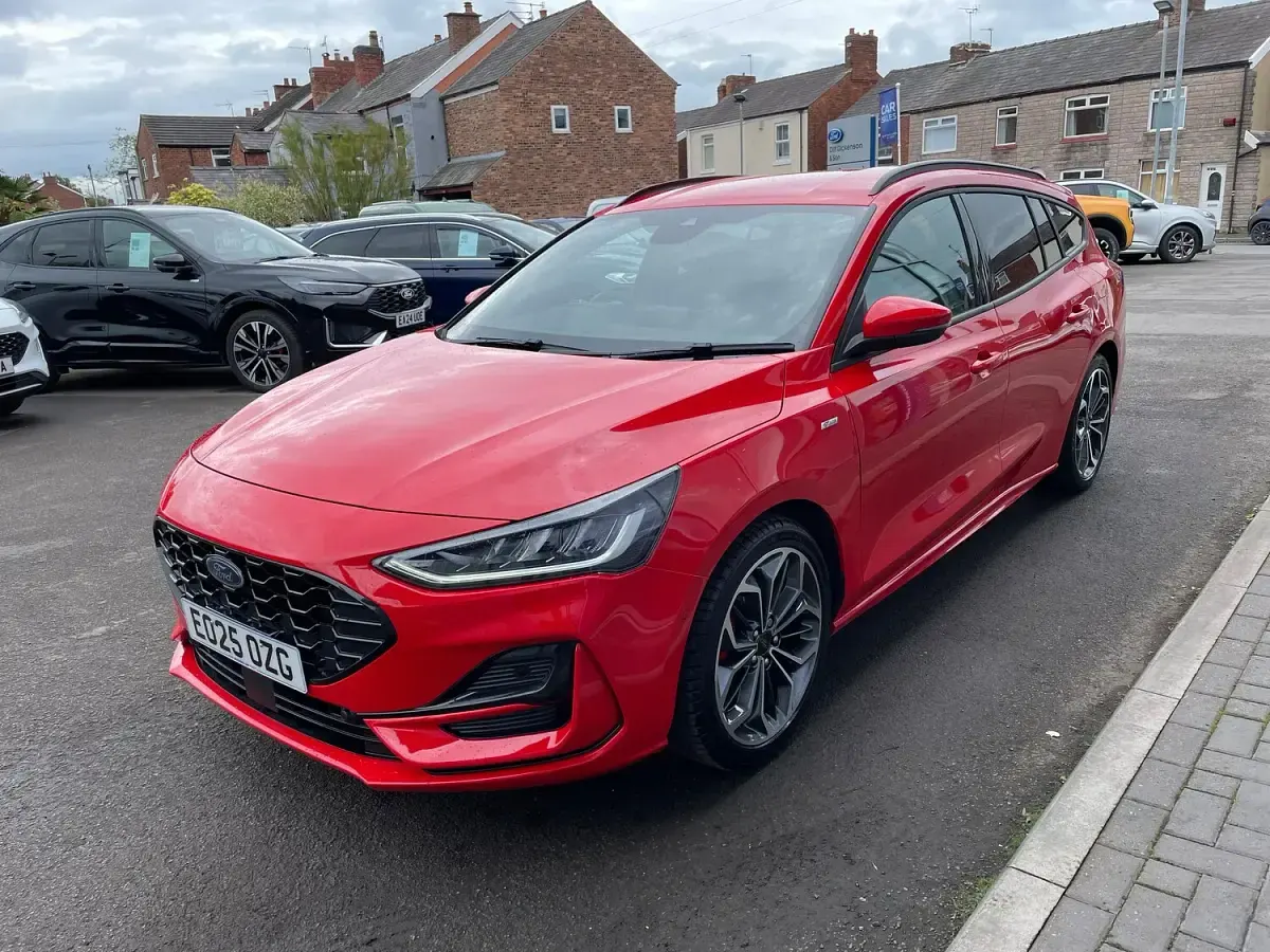 Used Ford Focus ST-Line X 125 HP (91 kW) 2025 Red Estate