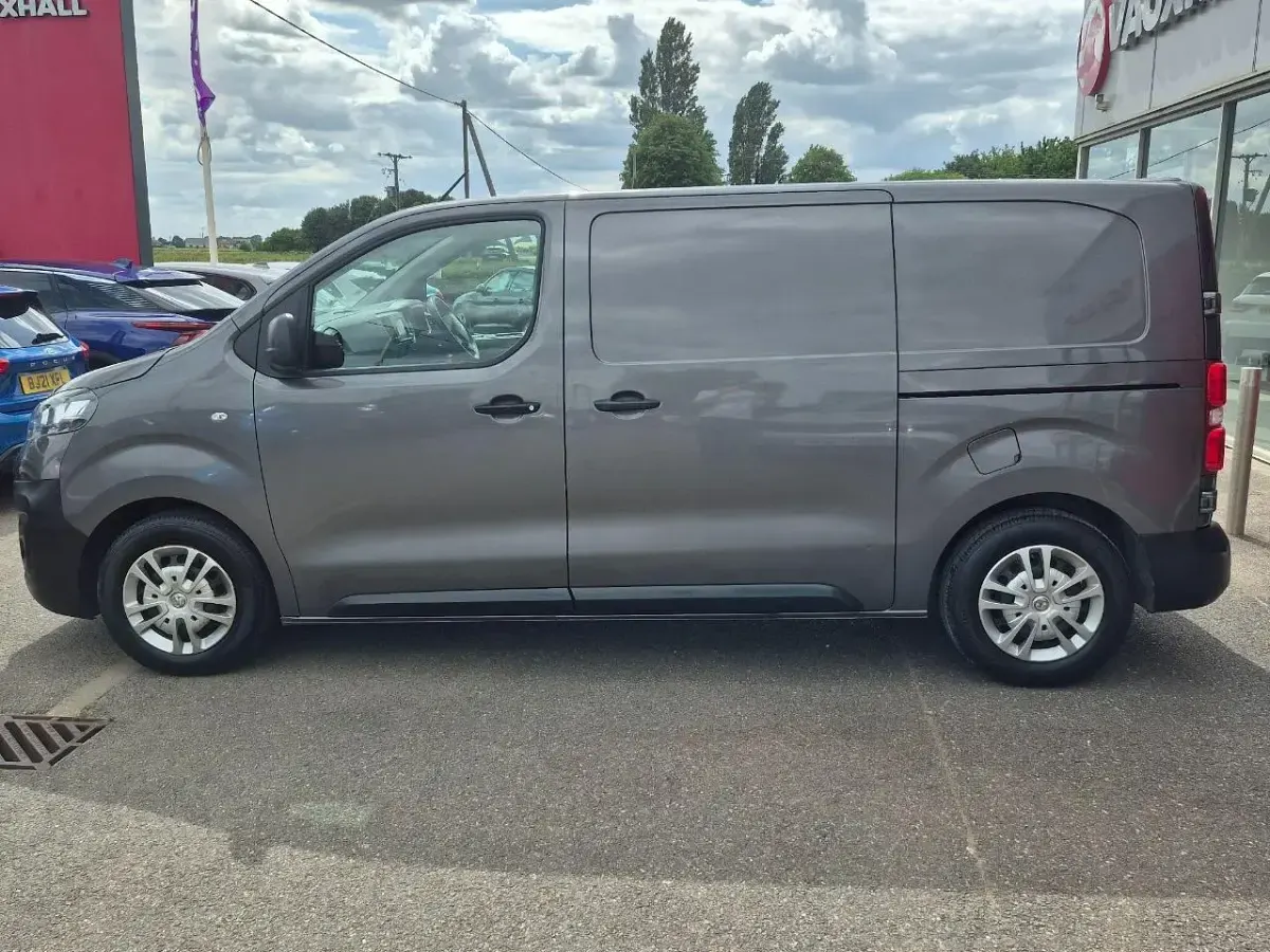 Used Vauxhall Vivaro S 100 HP (73 kW) 2022 Grey MPV
