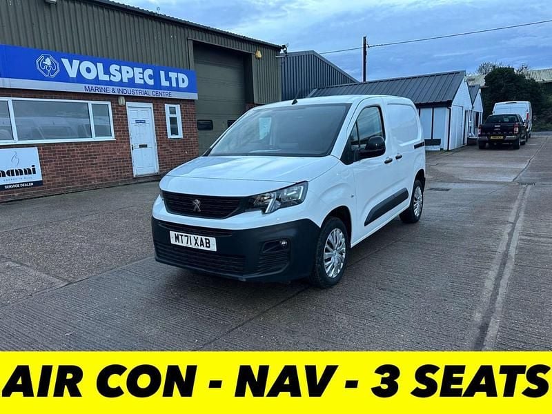 White Used 2021 Peugeot Partner Premium Van | £8,000 (Good price) - Image 1/2