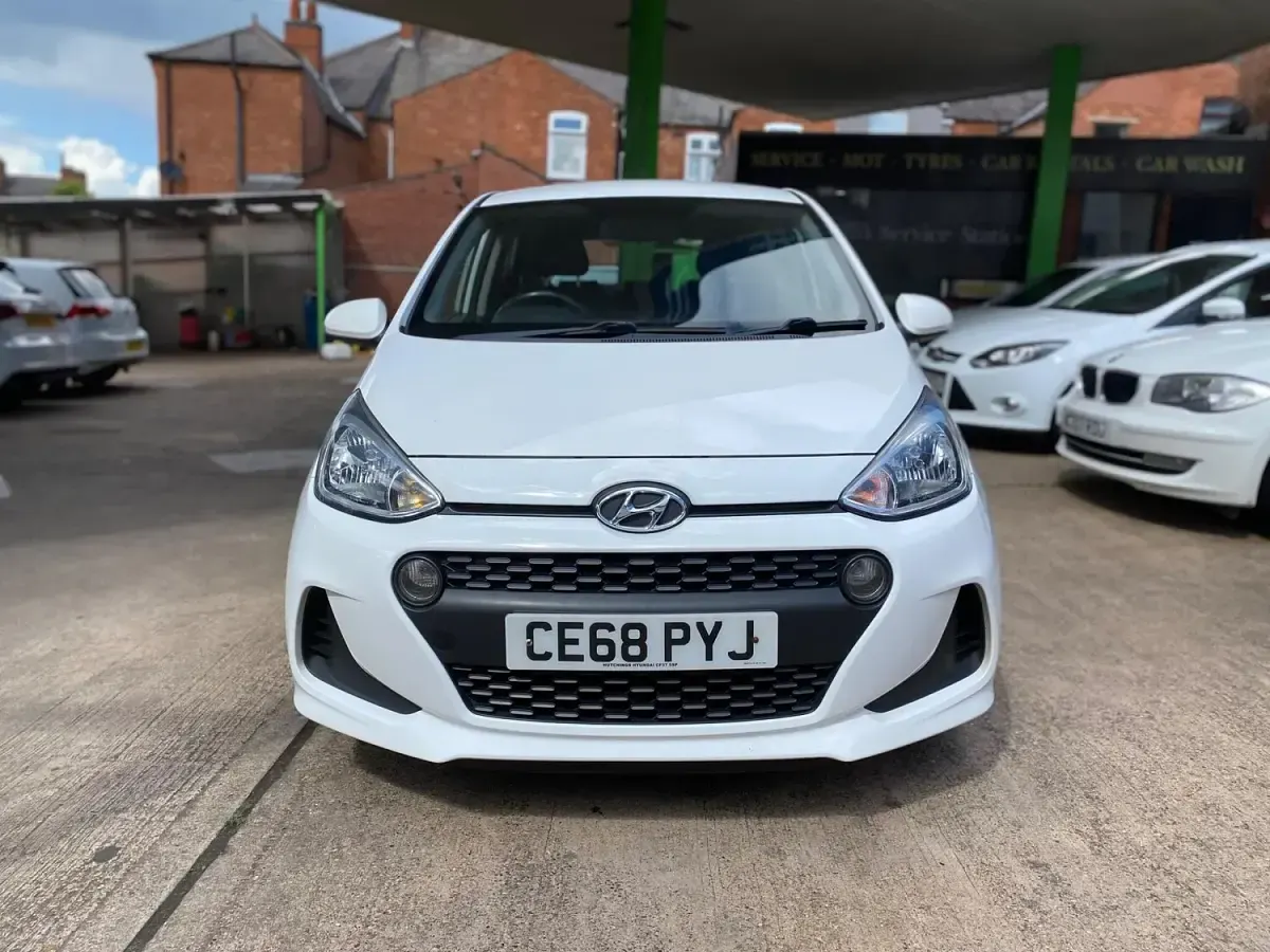 Used Hyundai i10 SE 87 HP (63 kW) 2018 White Hatchback