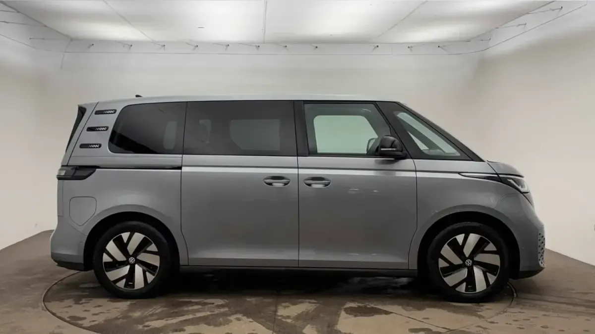 Używany VW ID. Buzz Pro 210 kW (286 KM) 2023 Srebrny Minivan