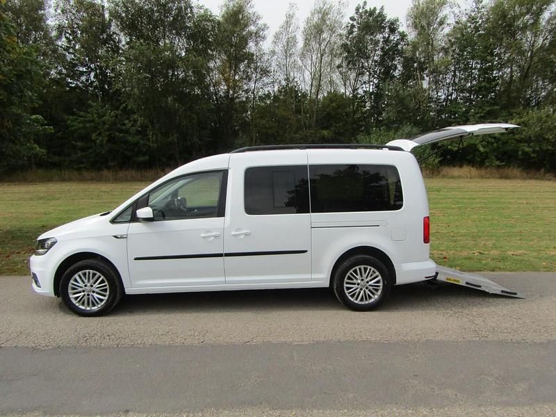 Silver Used 2020 VW Caddy Maxi Life Life MPV | £16,495 (Fair price) - Image 1/3